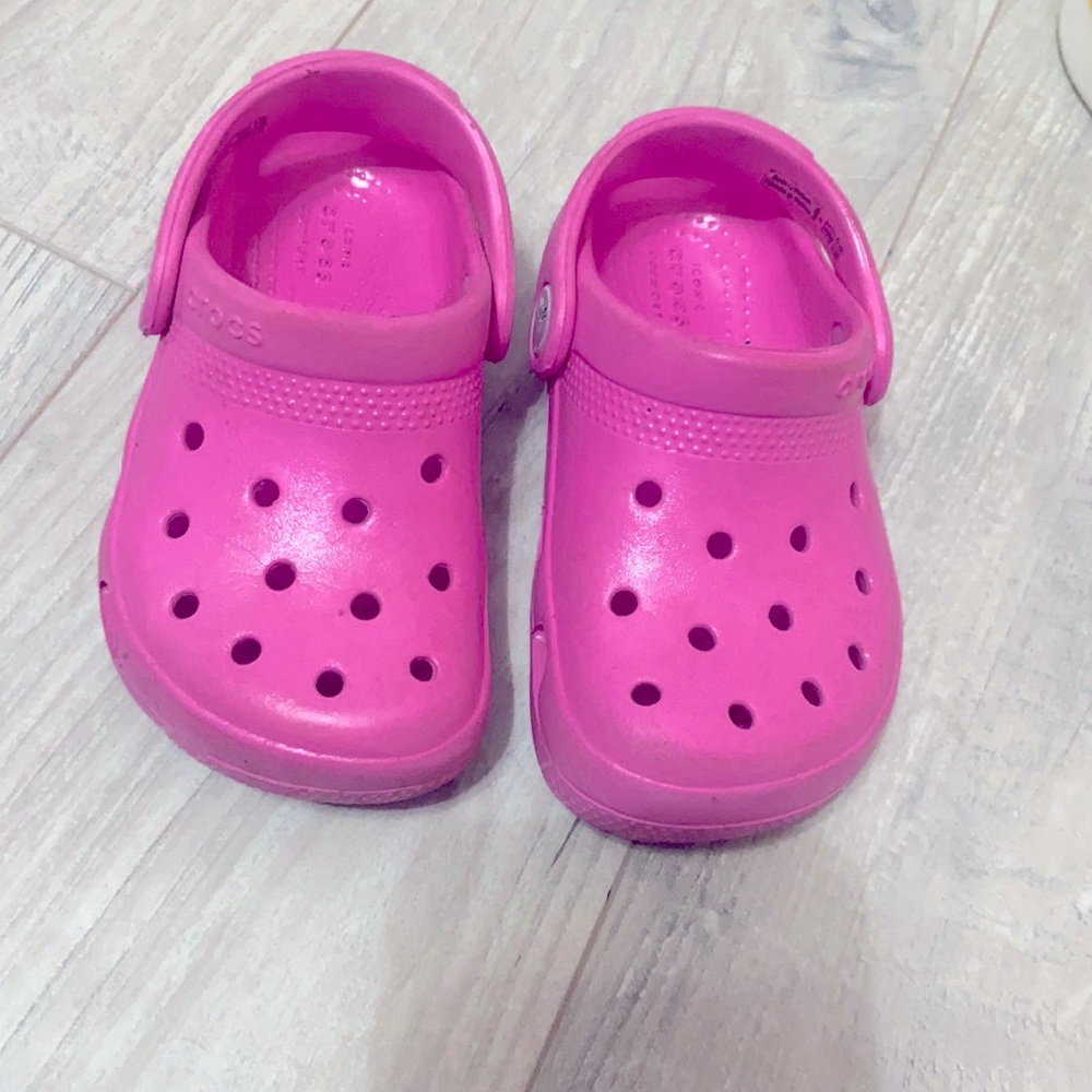 Toddler crocs size 8